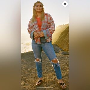 ae strigid ripped mom jean